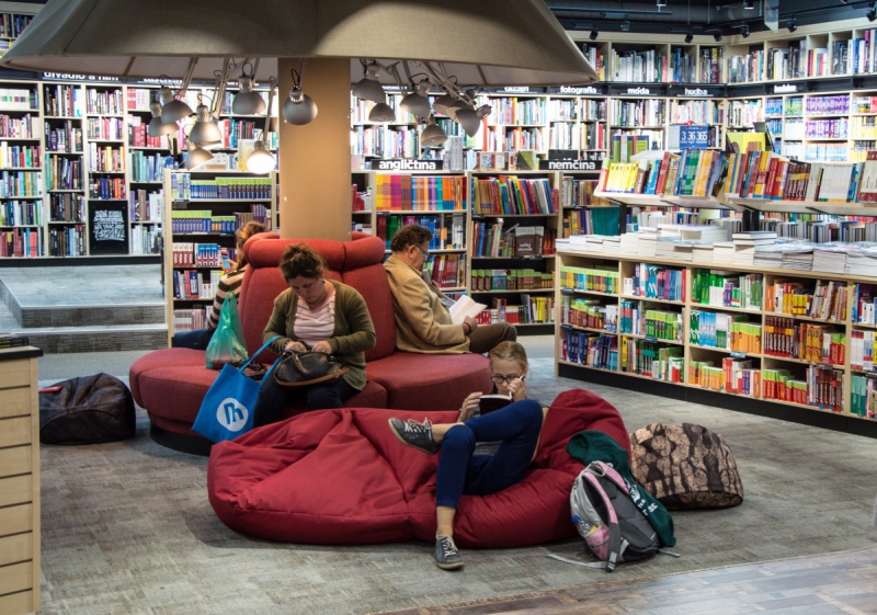 magasin-REGUSSE-min_books_bookstore_book_reader_readers_reading_shop_sale_books-849006