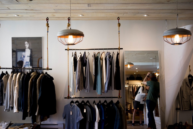 magasin-REGUSSE-min_clothing_store_shop_boutique_men's_fashion_clothes_business_retail_shopping-1062572